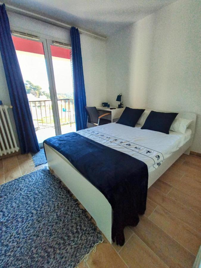Private In Renovated - Tram 1 Min Walk Séjour chez l'habitant *
