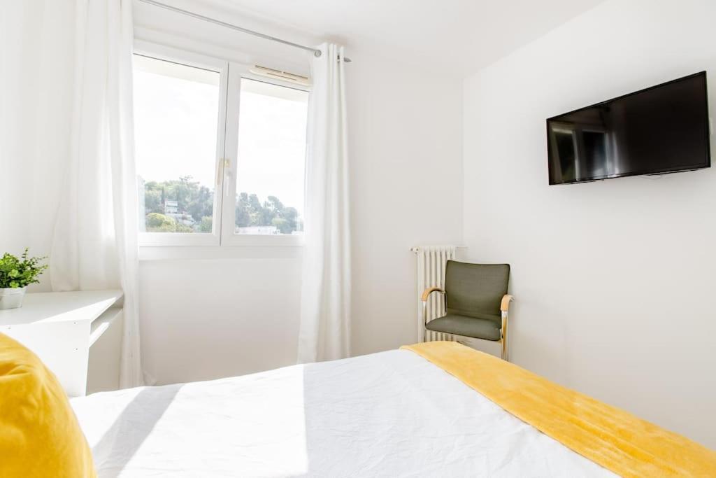 Séjour chez l'habitant Private In Renovated - Tram 1 Min Walk *