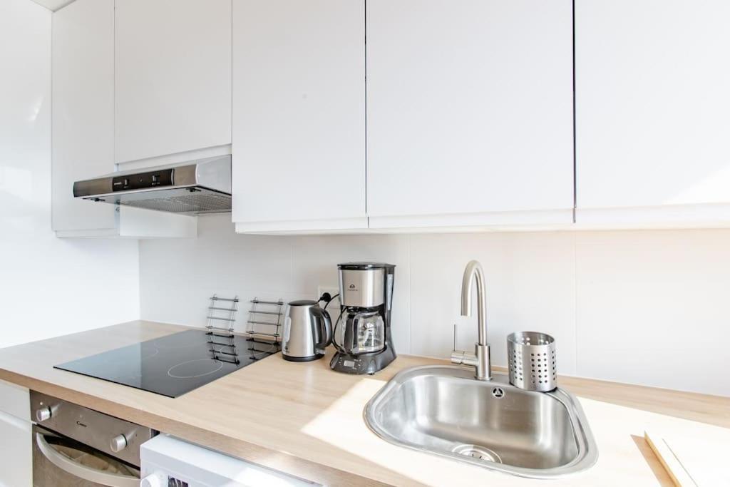 Private In Renovated - Tram 1 Min Walk Séjour chez l'habitant *
