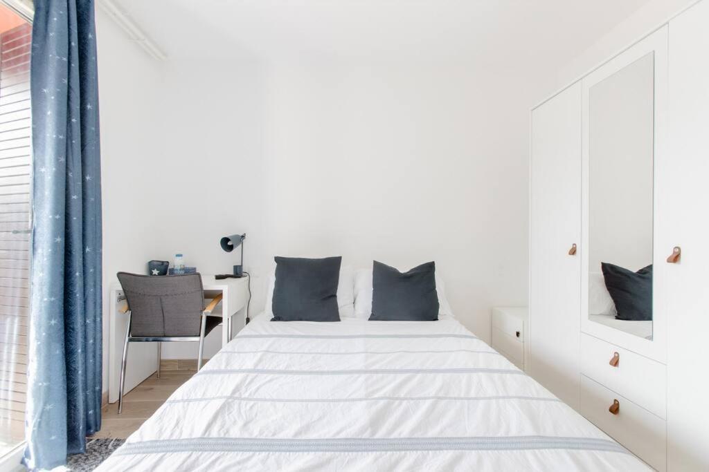 Séjour chez l'habitant Private In Renovated - Tram 1 Min Walk