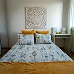 Private Room In Renovated Apartment - Tram 1 Min Walk