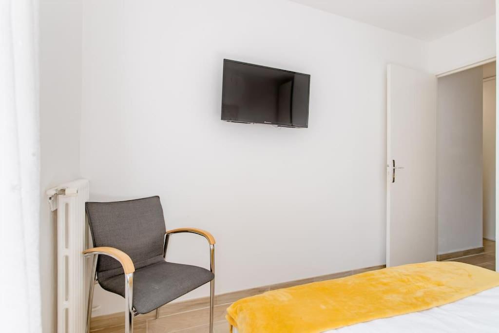 Homestay Private In Renovated - Tram 1 Min Walk *