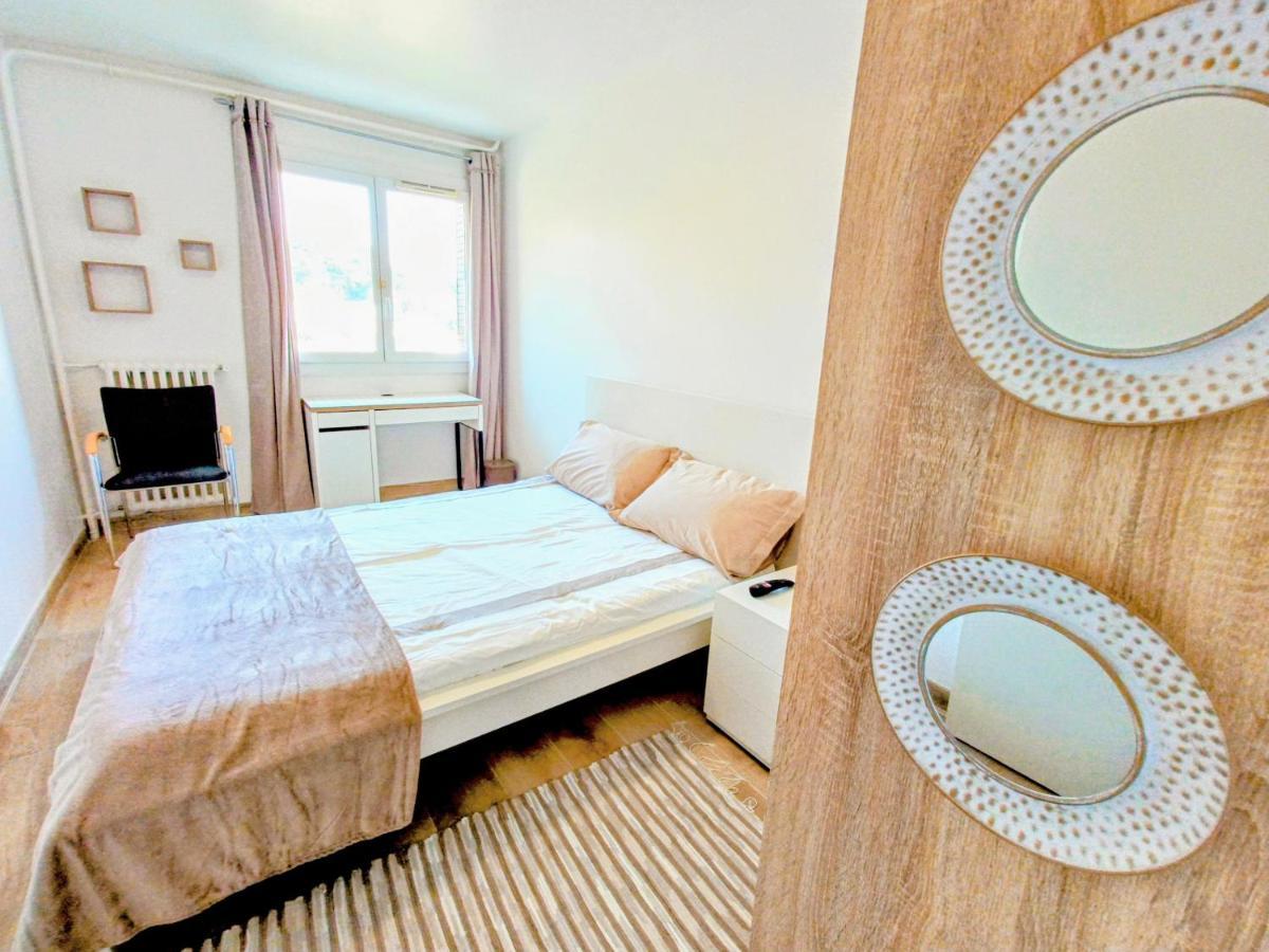 Private In Renovated - Tram 1 Min Walk Homestay Nice